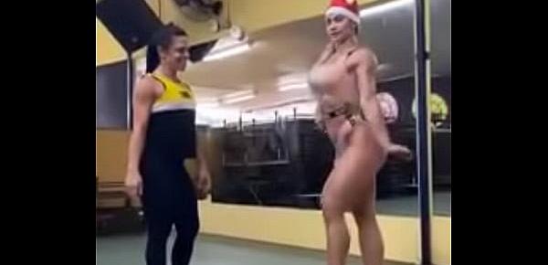  Fitness Babe Mommy Training Naked In Gym